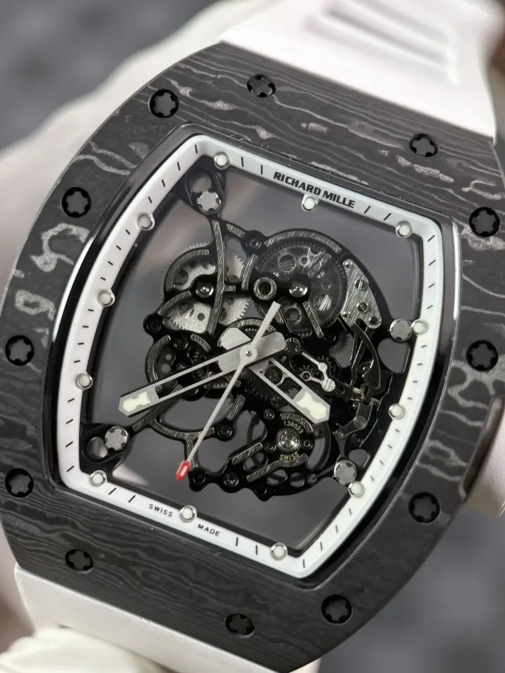 Macro of the RM 055 skeleton dial with white flange and carbon bezel